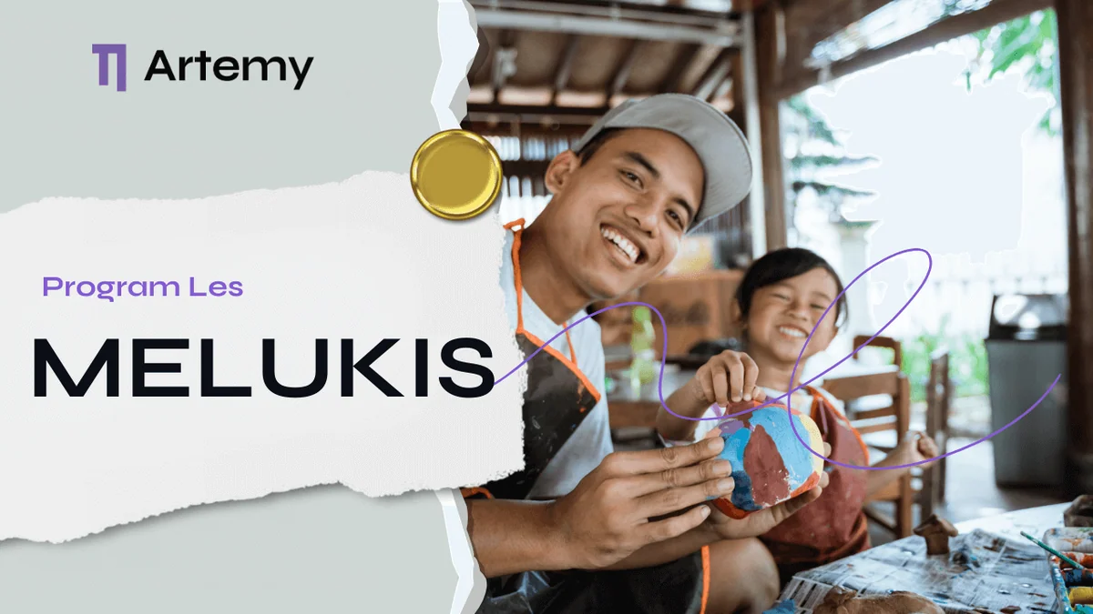 Siswa dewasa berlatih melukis dengan cat akrilik di atas kanvas, dibimbing tutor pelukis Artemy pada sesi privat satu tutor satu siswa.